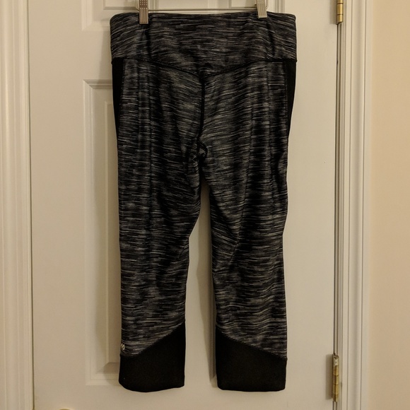 Eddie Bauer Capri Yoga Pants! - Picture 3 of 4